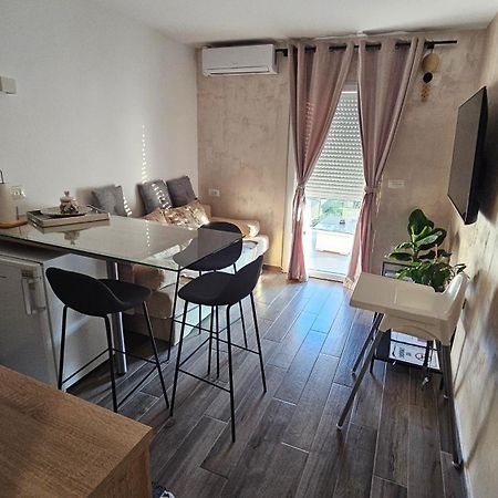 Apartment Natalia Valbandon Bagian luar foto