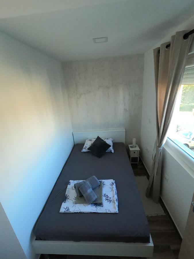 Apartment Natalia Valbandon Bagian luar foto