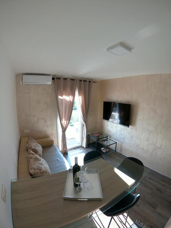 Apartment Natalia Valbandon Bagian luar foto