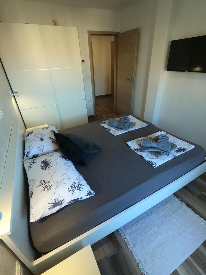 Apartment Natalia Valbandon Bagian luar foto